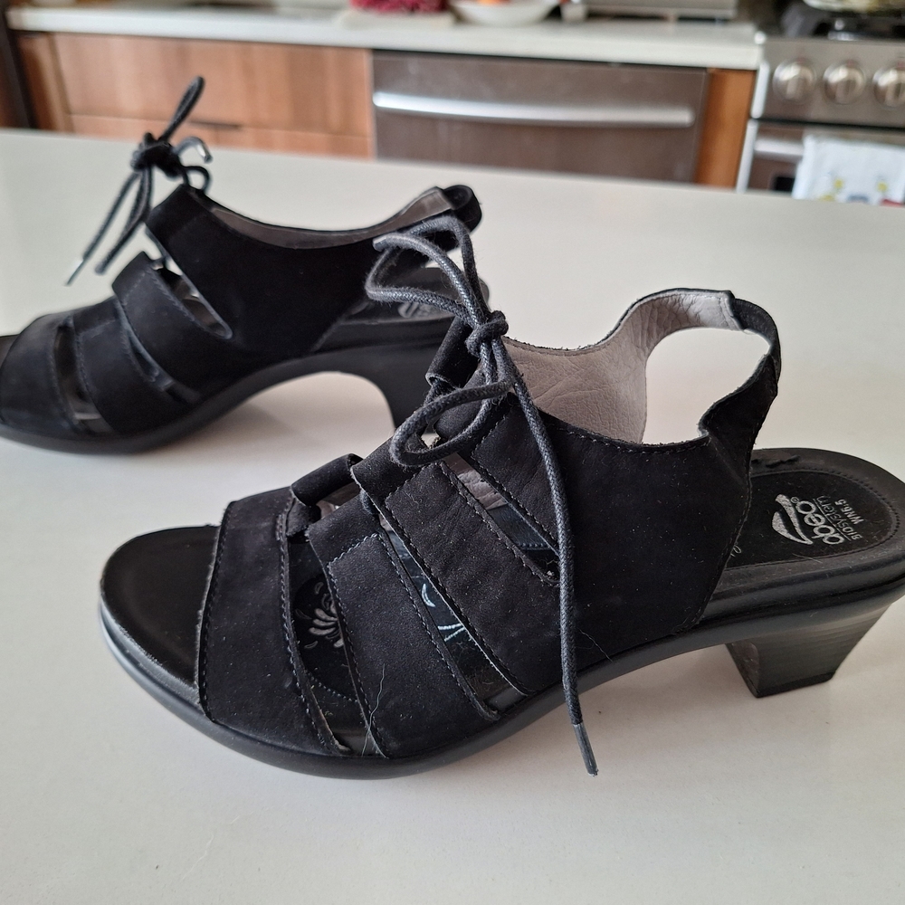 Abeo Black Strappy Heeled Sandals